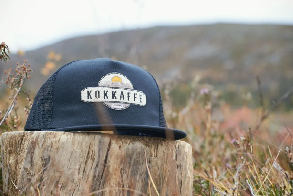 Lemmelkaffe Kokkaffe Lippalakki, Musta