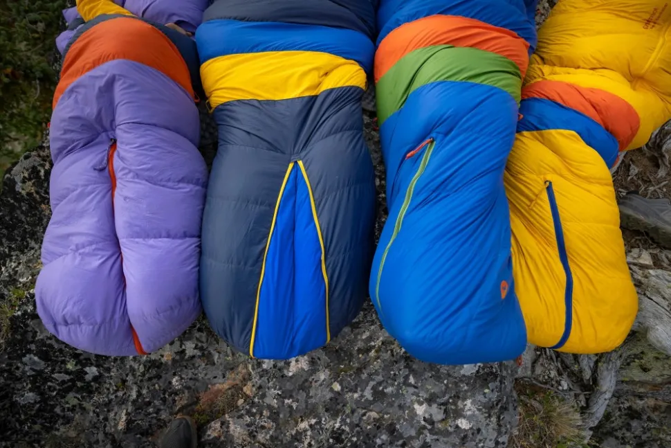 Marmot Ouray Long -Naisten Untuvamakuupussi, Arctic Navy/Dark Azure