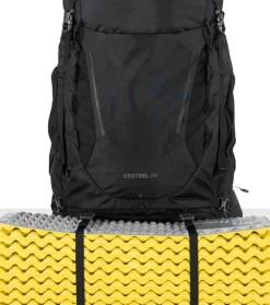 Osprey Kestrel 68 Rinkka, Musta
