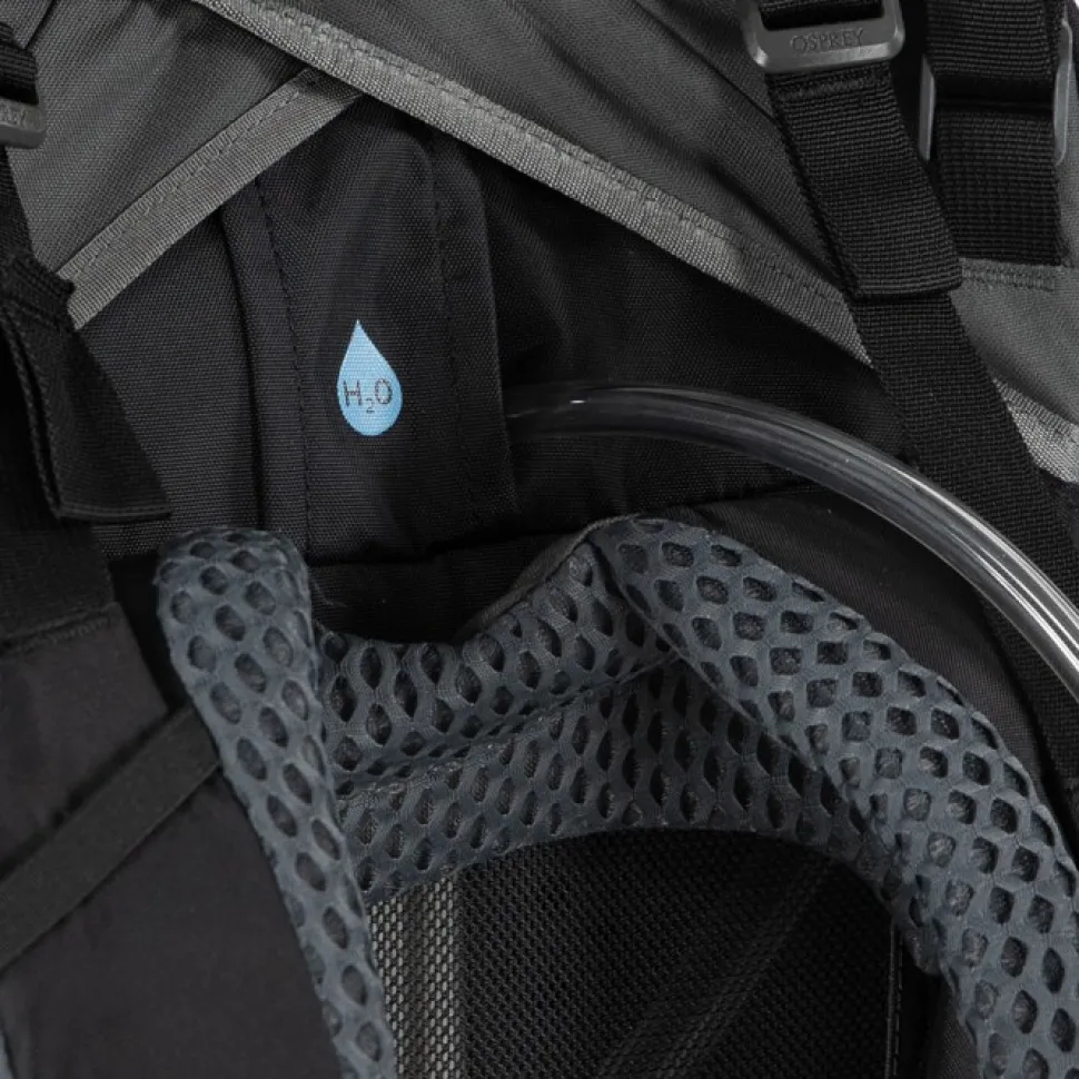 Osprey Kestrel 68 Rinkka, Musta